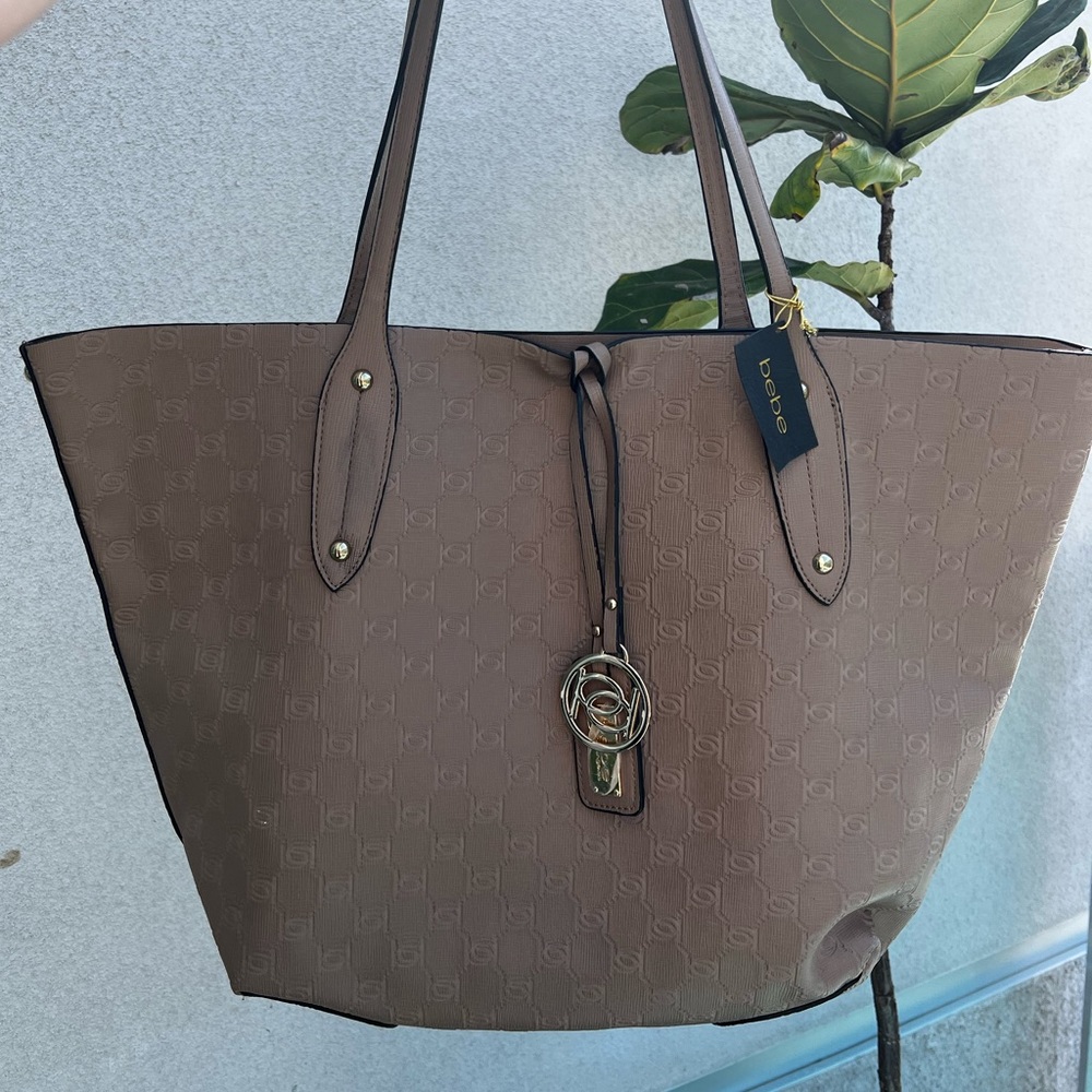 ꧁ NWT BEBE REVERSIBLE Taupe Nude Tan Alana Large Shopper Travel Tote ꧂